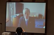 オンライン方式で記者会見する経団連の中西宏明会長＝５日、東京都千代田区（平尾孝撮影）