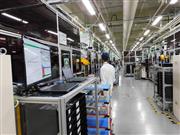 工場の自動化や省人化を進め、生産現場の出社率を抑えている