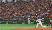 巨人の坂本勇人選手は８日のヤクルト戦で二塁打を放ち通算２０００安打を達成。この日の試合は東京ドームに８割の観客を入れて行われた
