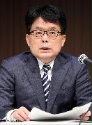 日本郵政株式会社の「２０２１年３月期　中間決算・中期経営計画の基本的考え方」の会見に臨む日本郵政株式会社取締役兼代表取締役社長の増田寛也＝１３日午後、東京都千代田区（松井英幸撮影）
