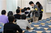 今年のセンター試験の様子。新しい大学入学共通テストでは形式の変更が予想されている＝１月１８日、大阪府吹田市の大阪大（須谷友郁撮影）