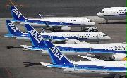 羽田空港に並ぶＡＮＡの飛行機＝５月２９日（本社チャーターヘリから、大西史朗撮影）