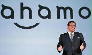 新料金プラン「ａｈａｍｏ（アハモ）」を発表するＮＴＴドコモの井伊基之社長＝３日午後、東京都渋谷区