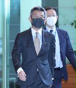 武田良太総務相＝１８日午前、首相官邸（春名中撮影）