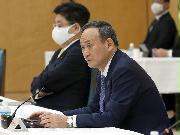 国家戦略特別区域諮問会議、規制改革推進会議の合同会議に臨む菅義偉首相＝２１日午後、首相官邸（春名中撮影）