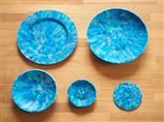 テクノラボが開発したプラスチックごみでできた皿など