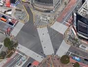 閑散とした渋谷のスクランブル交差点＝２０２０年４月１１日午前、東京都渋谷区（本社チャーターヘリから、川口良介撮影）