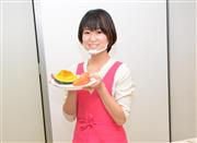 考案したレシピを披露する管理栄養士の柴田真希さん