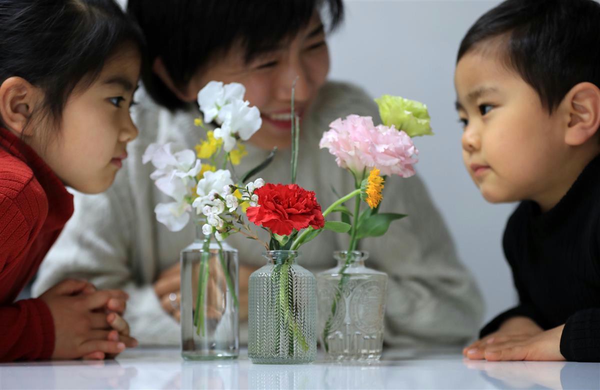ちいさなしあわせ おうちで楽しむ 中 一輪の花 身近に感じる自然や四季 Sankeibiz サンケイビズ 自分を磨く経済情報サイト