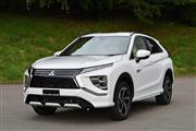 「エクリプスクロスPHEV」は野山を駆け回るようなアクティブなシチュエーションでこそ生き生きと輝く（三菱自動車提供）
