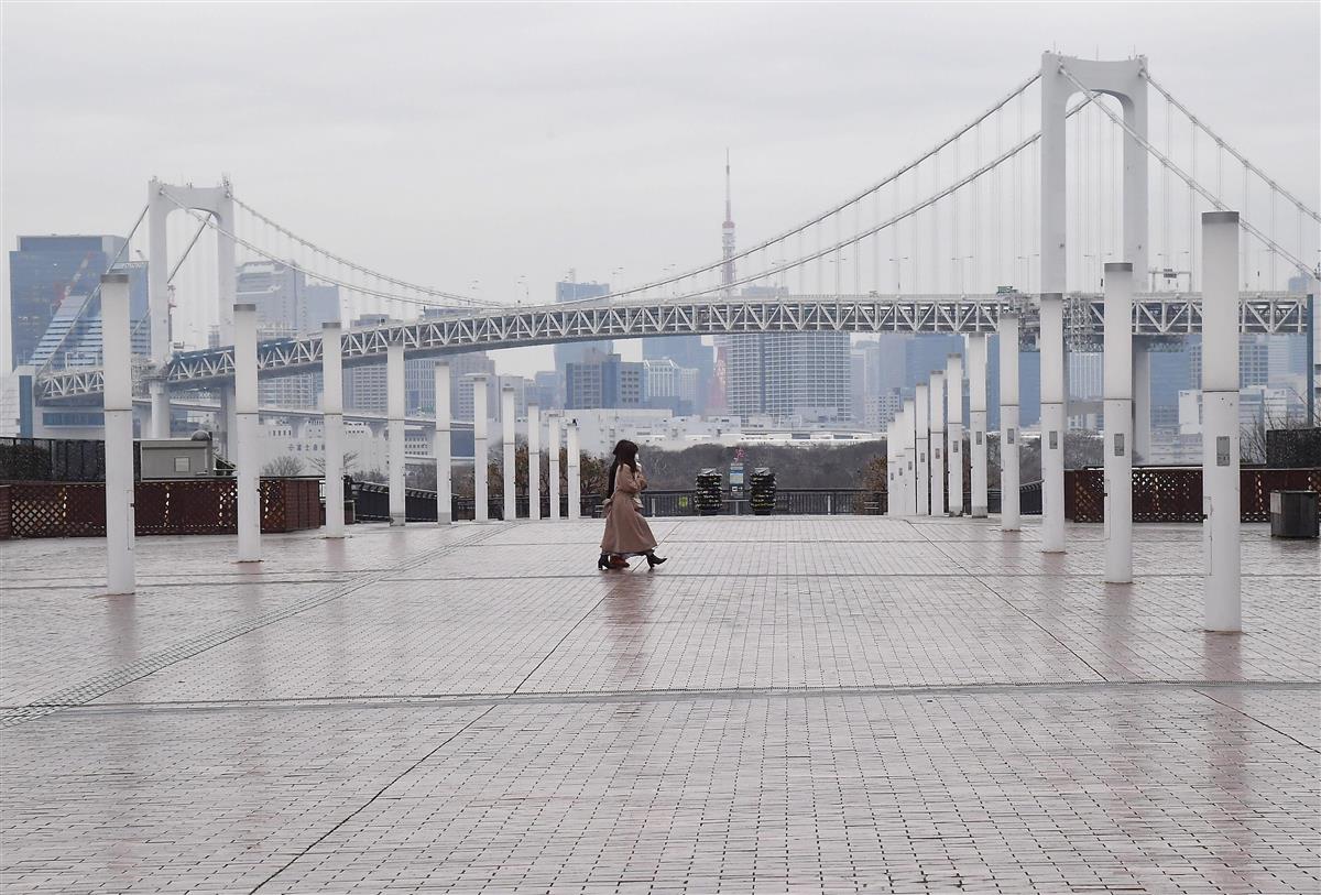 小雨が降るお台場周辺は閑散としていた＝１２日午後、東京都港区（三尾郁恵撮影）