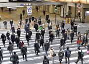 緊急事態宣言が再発令されたJR大阪駅周辺の通勤風景＝１４日午前、大阪市北区（須谷友郁撮影）
