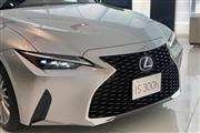 本質的には「フルモデルチェンジ」と言いたくなるほど、目立たぬところにも妥協することなく手が加えられた新型レクサスIS