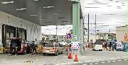 埼玉県八潮市で開かれた「ドライブスルー八百屋」（フードサプライ提供）