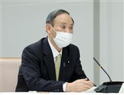 七府県知事とオンラインでの意見交換に臨む菅義偉首相＝１９日午後、首相官邸（春名中撮影）