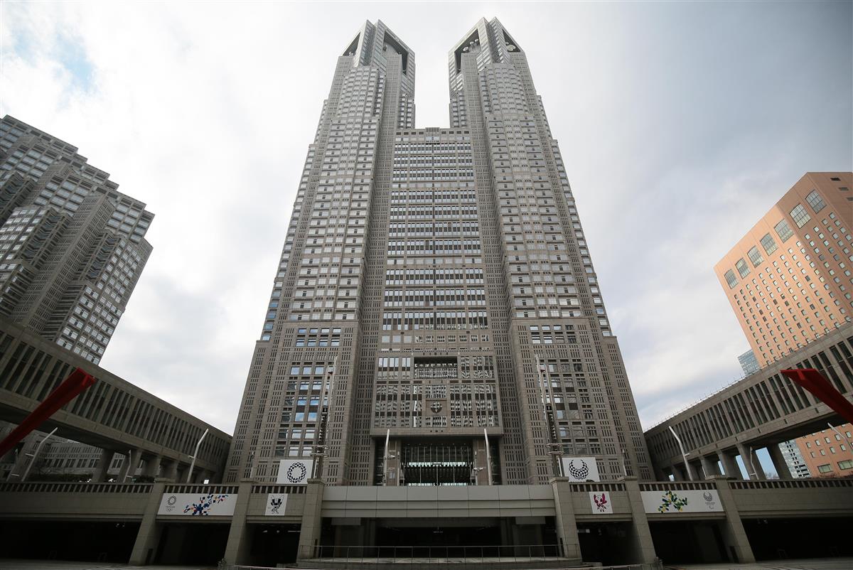 東京都新宿区の東京都庁第一本庁舎（佐藤徳昭撮影）