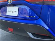 高級セダンの名に恥じない新型ミライ。独特の重量感があり、高速道路での地に吸い付くような安定感は絶品だ