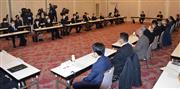 路線バス網維持を目的とした岡山市の地域公共交通網形成協議会の会合＝２月１日、岡山市北区