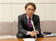 当選無効を求める異議申し出を受け、記者会見に臨む埼玉県戸田市のスーパークレイジー君市議＝１８日午後、埼玉県川口市（内田優作撮影）