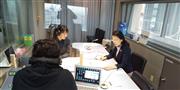 CAだけでなく、フリーアナウンサーとしても活動中。写真はラジオのレギュラー番組の収録風景。提供：執筆者