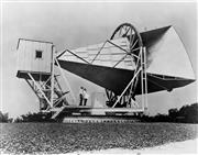 宇宙マイクロ波背景放射をはじめて捕捉したベル研究所のホーンアンテナ（NASA）