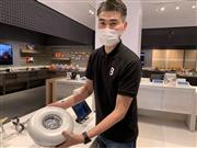 全ての製品に精通する店員が懇切丁寧に解説してくれる