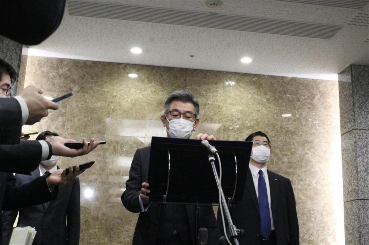 取材に応じる武田良太総務相＝８日、東京都千代田区