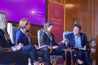 「日本語は存在していた！」　異文化理解を活かしサザビーズで教鞭をとるフェデリカ～女子編