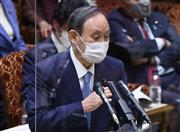 参院予算委員会で答弁する菅義偉首相＝１５日午前、参院第１委員会室（春名中撮影）