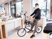 目新しいガジェットやバイク類、美容グッズや伝統工芸品まで、さまざまな商品が試せる＝東京都千代田区の「ｂ８ｔａ」有楽町店（重松明子撮影）