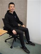 ベータ・ジャパンの北川卓司代表。スキャンＢＯＸで採寸したジーンズを着用（重松明子撮影）