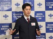 大阪府庁で記者団の質問に答える吉村洋文知事