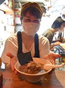 試食会で提供されたタバラーメン。山梨県丹波山村で捕獲されたシカの骨でだしを取っている＝３月２７日午後、江東区