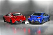 GRブランドとなるトヨタGR86（左）とエンジン排気量が2.4リッターに拡大されたスバルBRZ