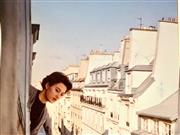 ジュリアは大学入学前にパリに1年間滞在していた