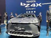 １９日、中国・上海で開かれた上海国際モーターショーで、トヨタ自動車が発表した新ＥＶ「トヨタ　ｂＺ４Ｘ」のコンセプト車両（三塚聖平撮影）