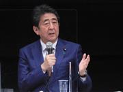 「日本国憲法のあり方を考えるシンポジウム３」パネルディスカッションにのぞむ安倍晋三前首相＝２２日午後、東京都千代田区（松井英幸撮影）