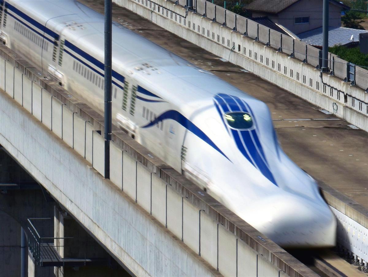 走行試験が進むリニア中央新幹線＝山梨県笛吹市御坂町竹居（渡辺浩撮影）