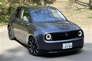 ホンダが電動化の象徴として掲げる「ホンダe」