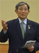 外出自粛や営業時短の要請期間を５月末まで延長すると表明した仁坂吉伸知事＝和歌山県庁