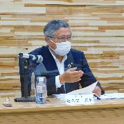 野村ホールディングスなどとの合弁会社の設立検討を発表した千葉銀行の佐久間英利頭取＝１０日、千葉市中央区（高橋寛次撮影）