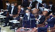 衆院予算委員会の集中審議で答弁する菅義偉首相＝１０日午前、衆院第１委員室（春名中撮影）