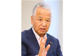 インタビューに答える甘利明税調会長＝１２日午後、東京都千代田区（萩原悠久人撮影）