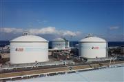 液化天然ガス（ＬＮＧ）の貯蔵タンク。電力需給の逼迫に備え、経済産業省は発電燃料の十分な確保などの対策をまとめた