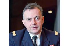 インタビューに応じるフランス海軍のピエール・ヴァンディエ参謀総長＝東京都港区（三尾郁恵撮影）