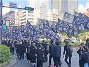 １２日、東京都新宿区で行われた香港支援デモ（藤本欣也撮影）