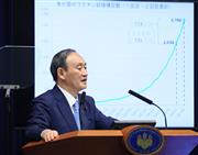 ７都道府県への緊急事態宣言を期限の２０日で解除し、まん延防止等重点措置へ移行することを表明、国民にさらなる協力を求める菅義偉首相＝１７日午後、首相官邸（春名中撮影）