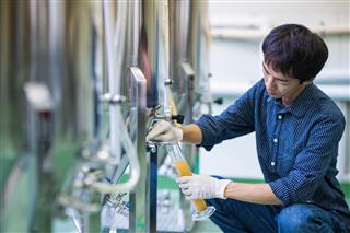 事業承継で変貌を遂げた日本の老舗企業 「後継者たちが挑んだ変革」成功の極意