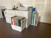 子供が読む本は、おもちゃ箱の前に、タイトルがみえるように置いています（筆者撮影）