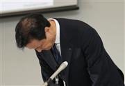 機器の検査不正問題で、会見で謝罪する三菱電機の杉山武史社長＝２日午後、東京都千代田区（飯田英男撮影）